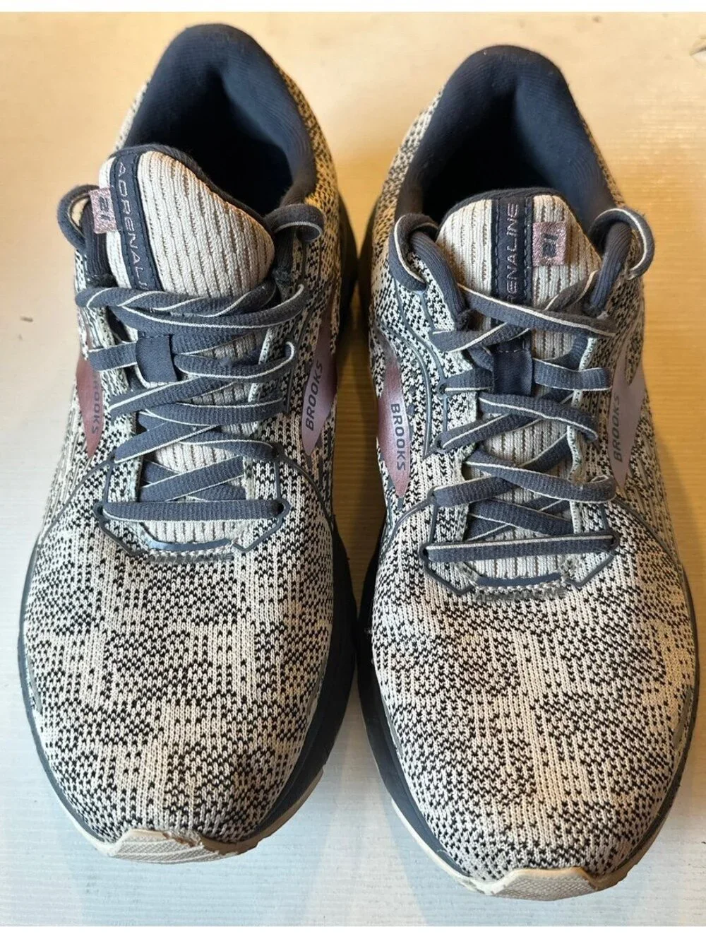 Brooks adrenaline running shoes size medium 9.5